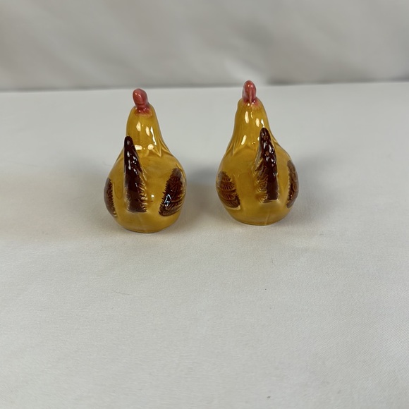 Vintage Egg Dish with Chicken Salt and Pepper Shakers - Picture 9 of 16